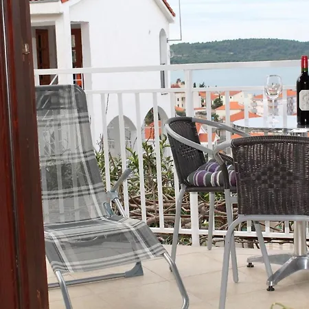 In Mit Grossem Balkon Trogir