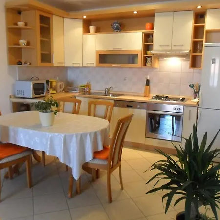 Apartment In Mit Grossem Balkon Trogir