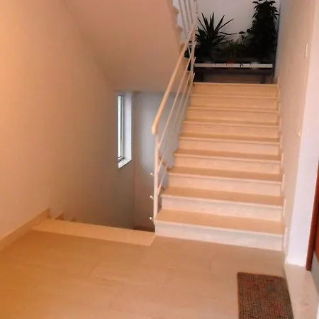 In Mit Grossem Balkon Trogir