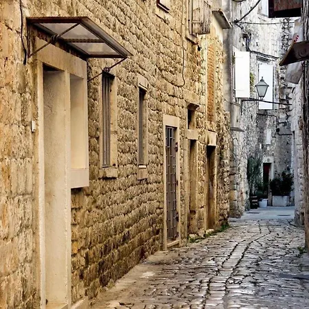 In Mit Grossem Balkon Apartment Trogir